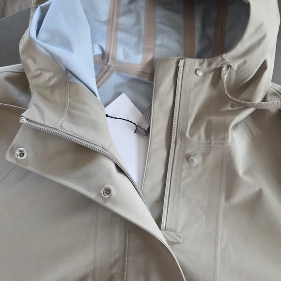 Lululemon Waterproof Fishtail Rain Coat Size Small NWT $298 Sheer Oak - Picture 13 of 16